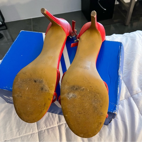 Red strapped heels - Picture 2 of 4